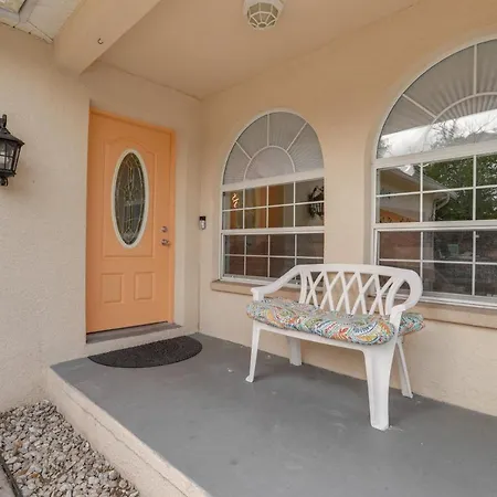 Coastal Getaway With Pool 6 Mi To St Pete Beach!